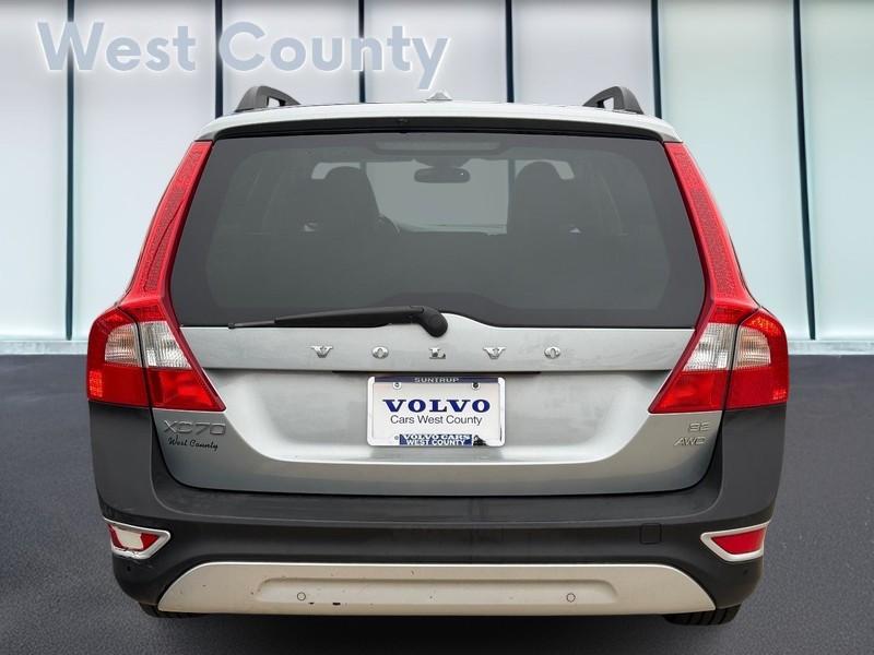 Volvo XC70 Vehicle Full-screen Gallery Image 05