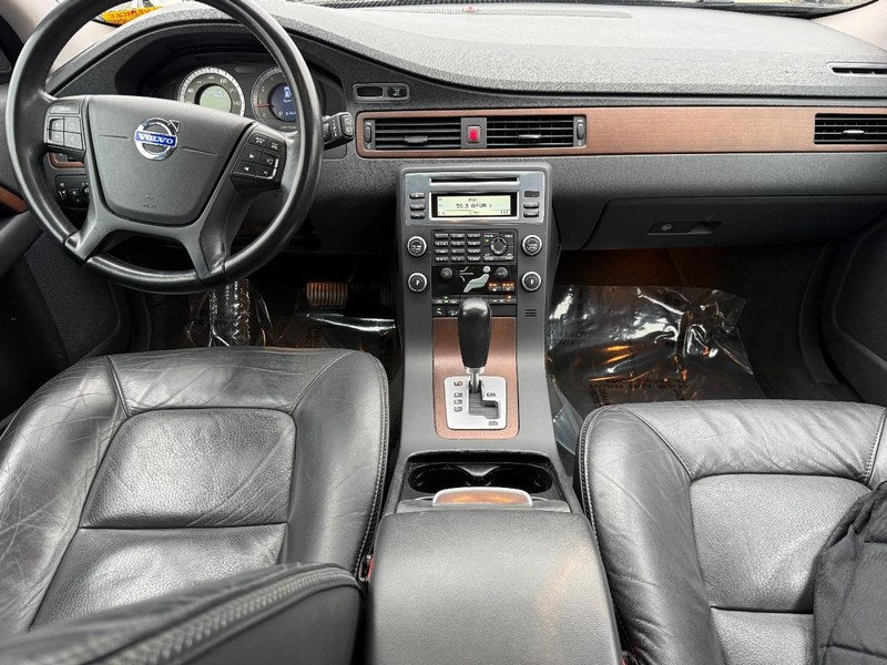 Volvo XC70 Vehicle Full-screen Gallery Image 11