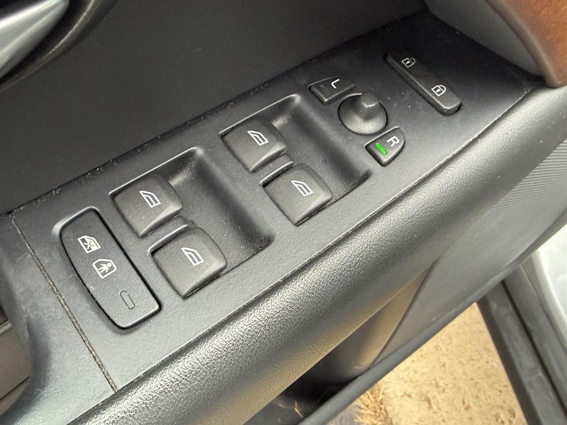 Volvo XC70 Vehicle Full-screen Gallery Image 14