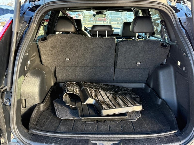 Honda CR-V Hybrid Vehicle Full-screen Gallery Image 05