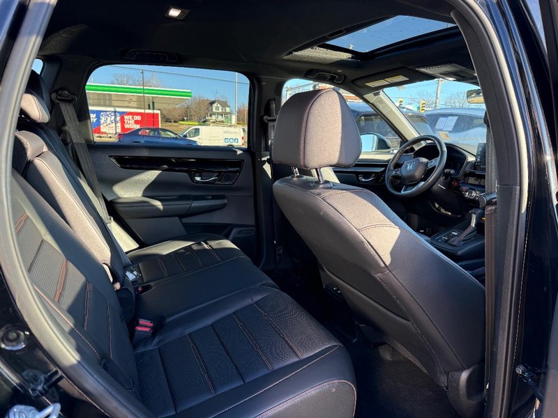 Honda CR-V Hybrid Vehicle Full-screen Gallery Image 10