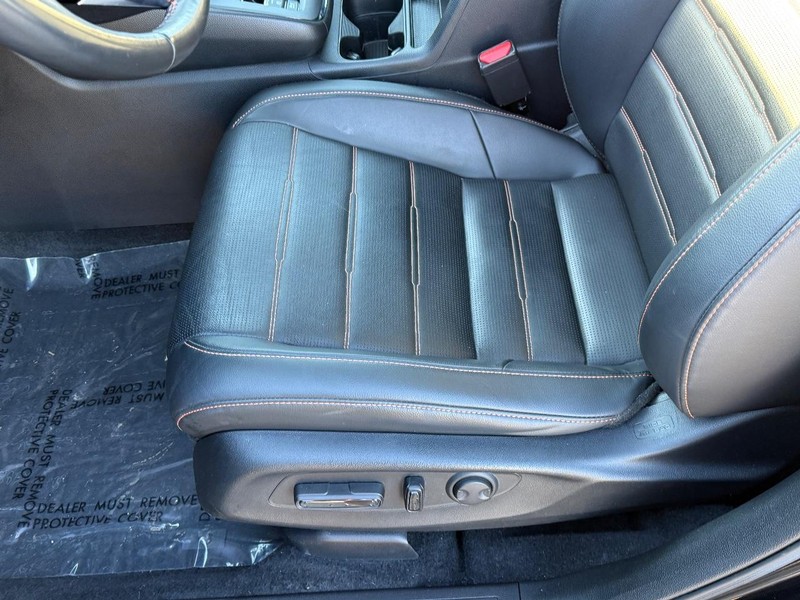 Honda CR-V Hybrid Vehicle Full-screen Gallery Image 16