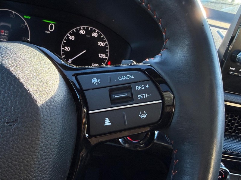 Honda CR-V Hybrid Vehicle Full-screen Gallery Image 18