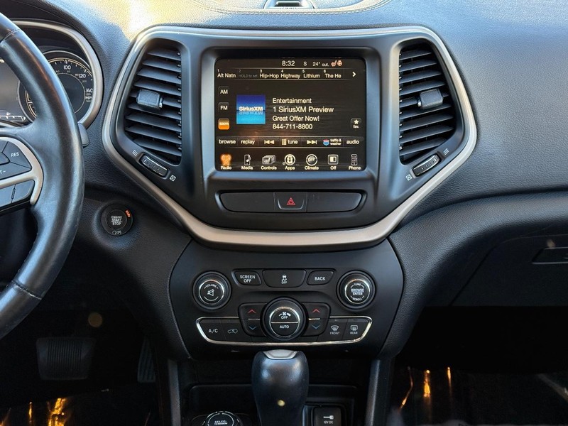 Jeep Cherokee Vehicle Full-screen Gallery Image 14