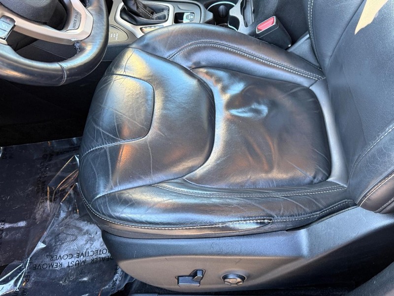 Jeep Cherokee Vehicle Full-screen Gallery Image 16