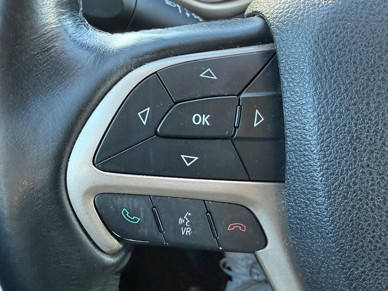 Jeep Cherokee Vehicle Full-screen Gallery Image 17