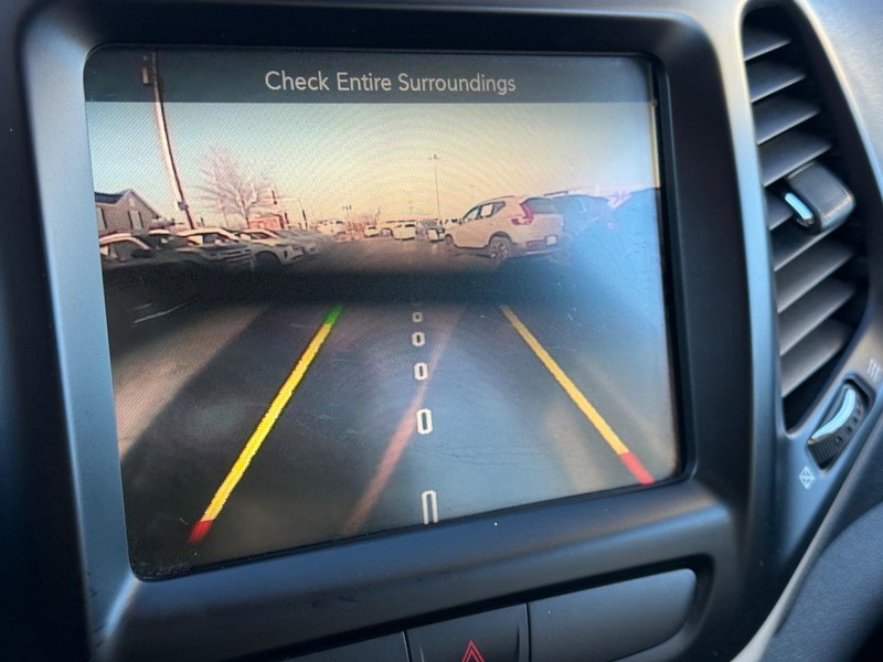 Jeep Cherokee Vehicle Full-screen Gallery Image 21