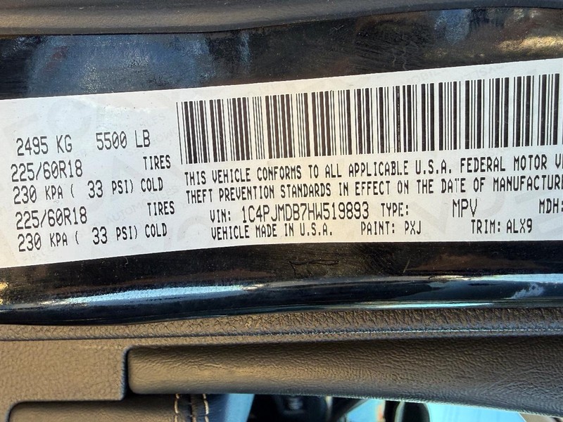 Jeep Cherokee Vehicle Full-screen Gallery Image 22