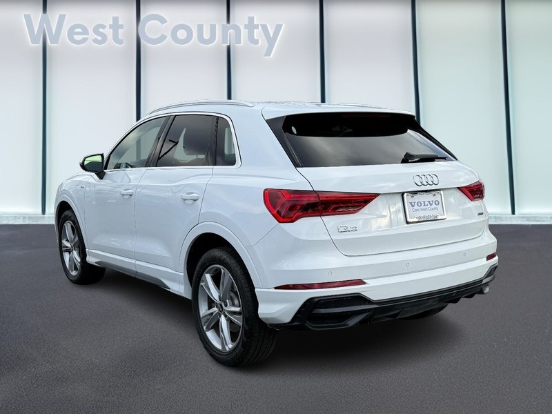 Audi Q3 Vehicle Full-screen Gallery Image 06