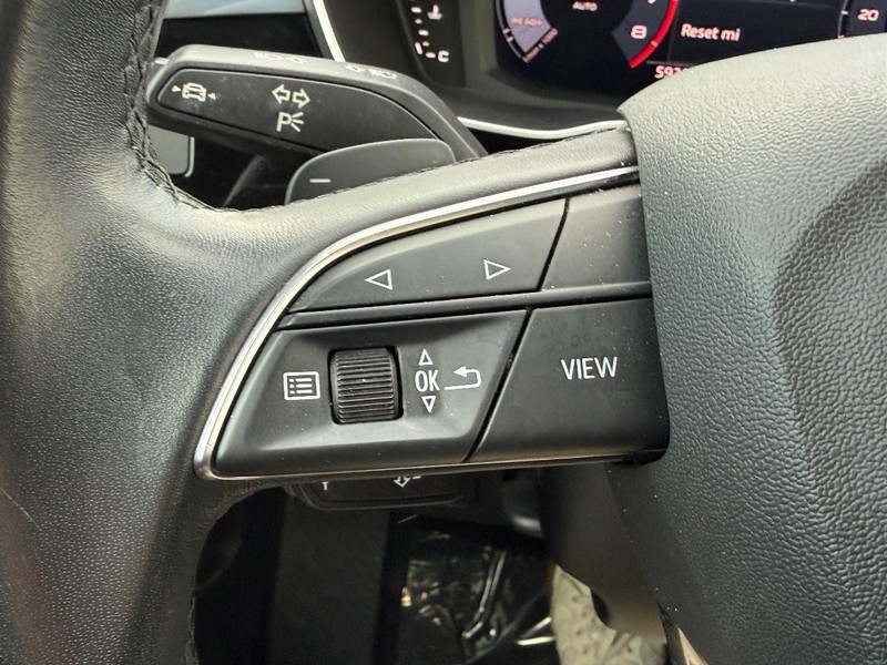 Audi Q3 Vehicle Full-screen Gallery Image 16