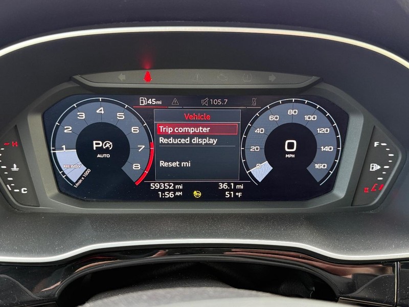 Audi Q3 Vehicle Full-screen Gallery Image 18