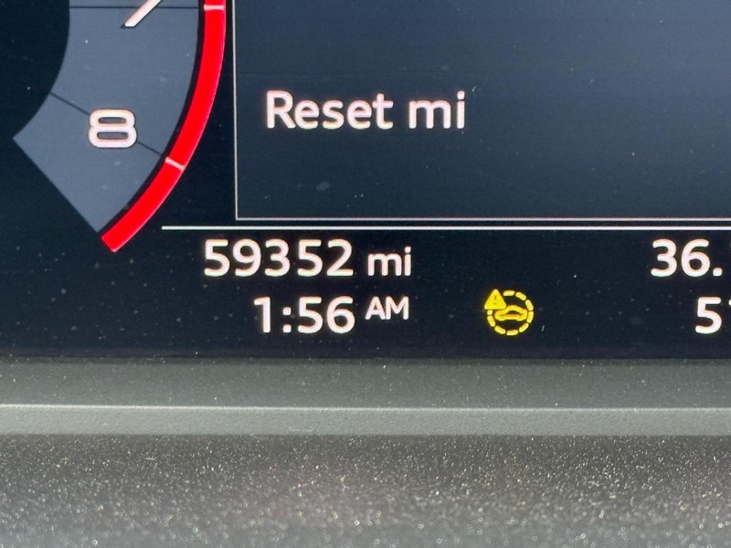 Audi Q3 Vehicle Full-screen Gallery Image 19