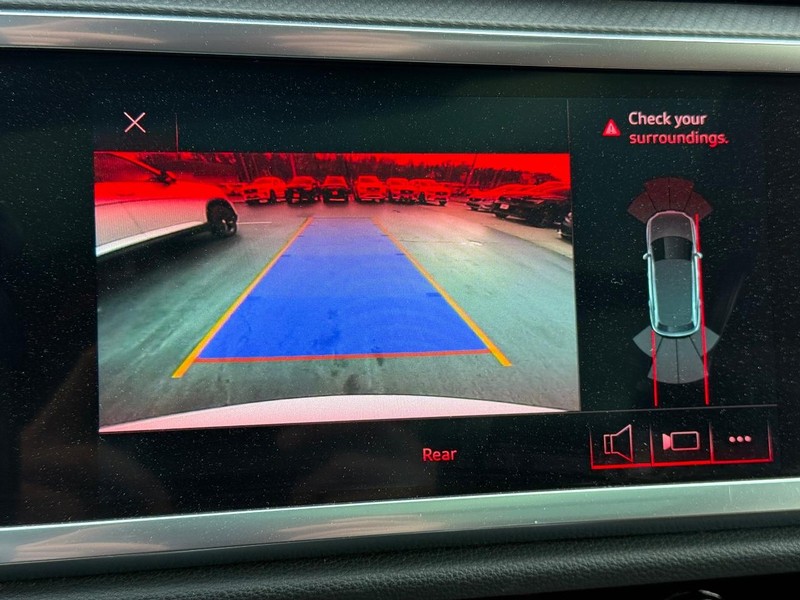 Audi Q3 Vehicle Full-screen Gallery Image 20