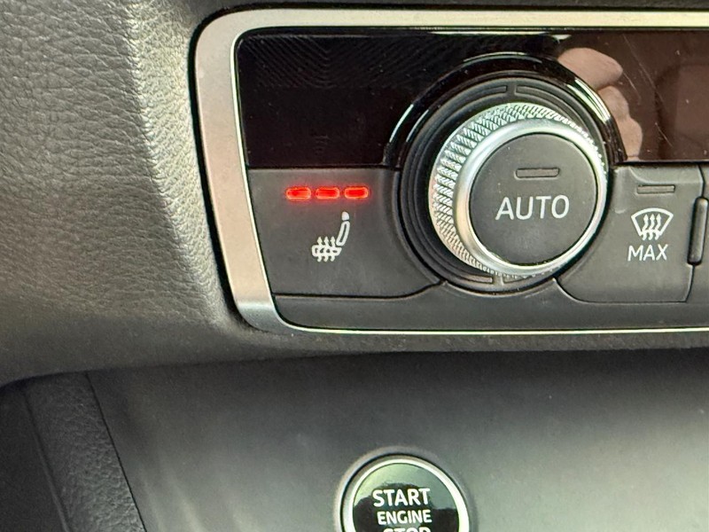 Audi Q3 Vehicle Full-screen Gallery Image 21