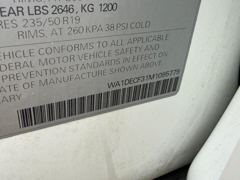 Audi Q3 Vehicle Full-screen Gallery Image 22