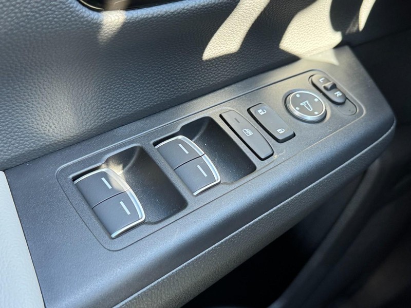 Honda CR-V Vehicle Full-screen Gallery Image 23