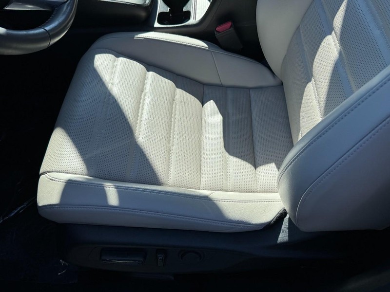 Honda CR-V Vehicle Full-screen Gallery Image 24