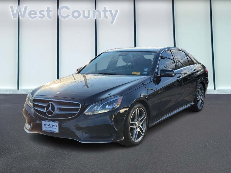 Mercedes-Benz E-Class Vehicle Full-screen Gallery Image 08