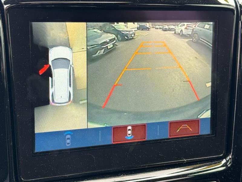 Chevrolet Traverse Vehicle Full-screen Gallery Image 23