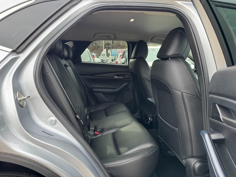 Mazda CX-30 Vehicle Full-screen Gallery Image 10