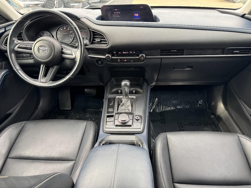 Mazda CX-30 Vehicle Full-screen Gallery Image 11