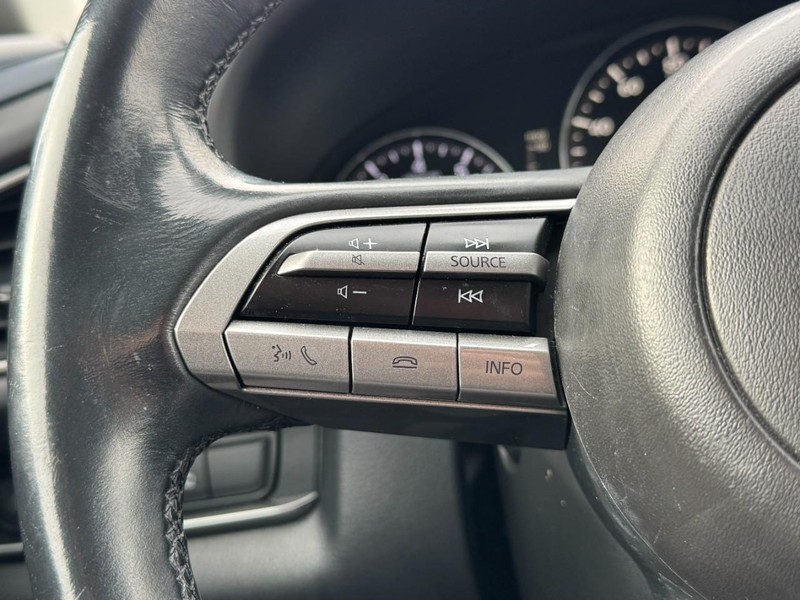 Mazda CX-30 Vehicle Full-screen Gallery Image 16