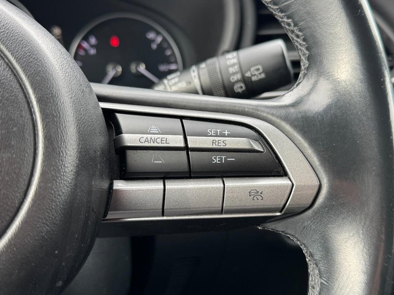 Mazda CX-30 Vehicle Full-screen Gallery Image 17