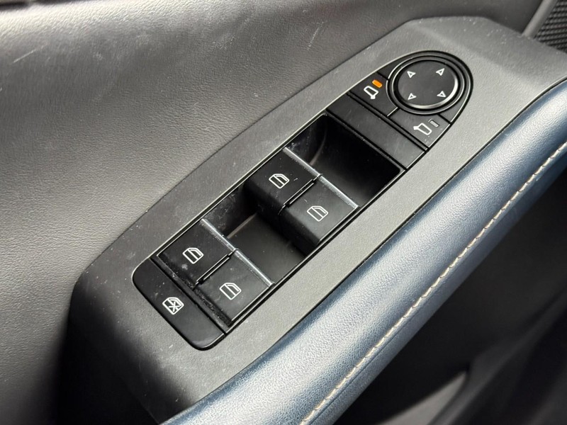 Mazda CX-30 Vehicle Full-screen Gallery Image 20