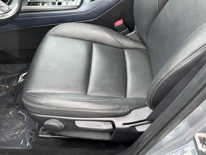 Mazda CX-30 Vehicle Full-screen Gallery Image 21