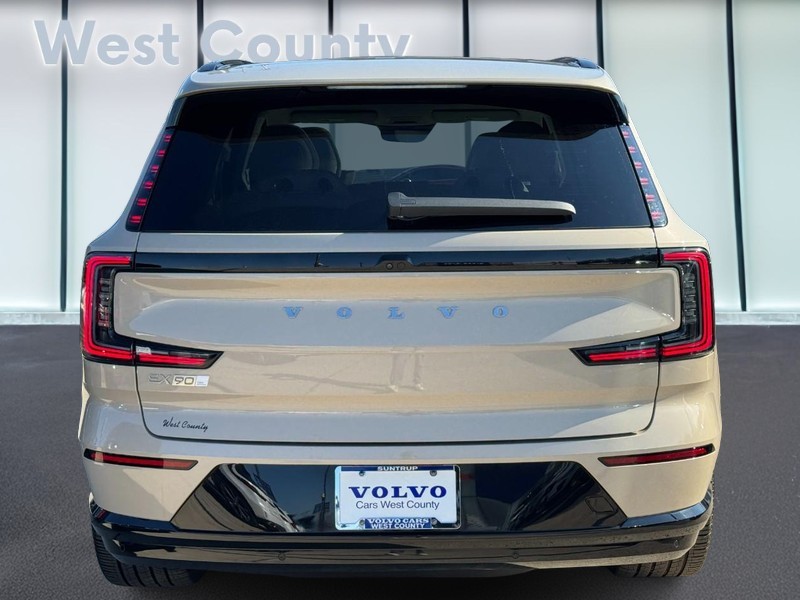 Volvo EX90 Vehicle Full-screen Gallery Image 05