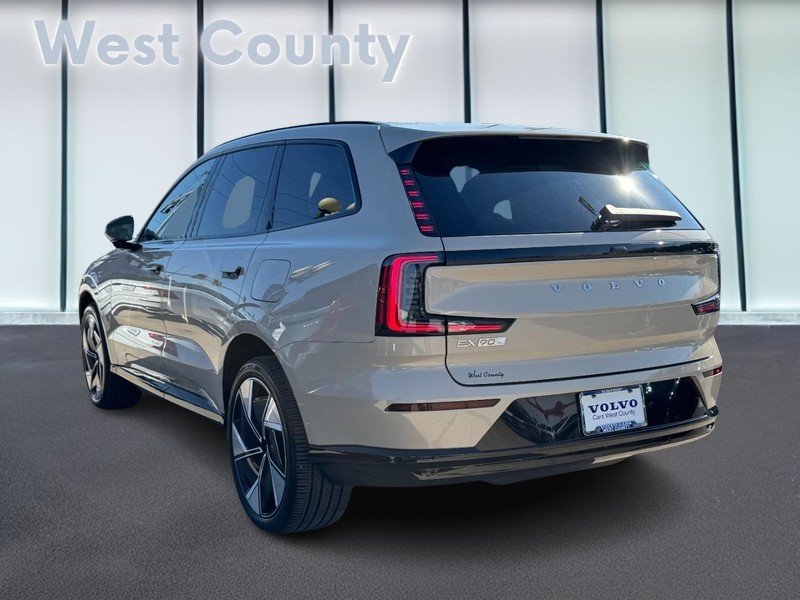 Volvo EX90 Vehicle Full-screen Gallery Image 06