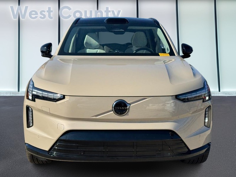 Volvo EX90 Vehicle Full-screen Gallery Image 09