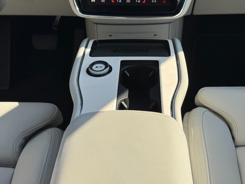 Volvo EX90 Vehicle Full-screen Gallery Image 14