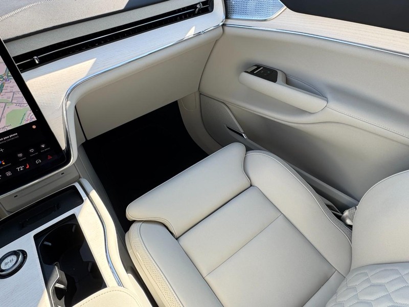 Volvo EX90 Vehicle Full-screen Gallery Image 15