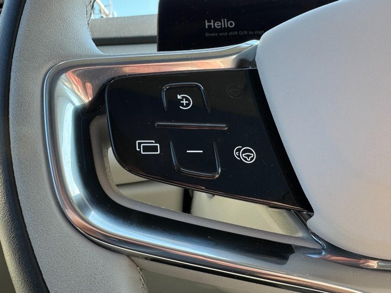 Volvo EX90 Vehicle Full-screen Gallery Image 16