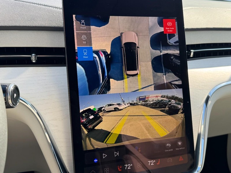 Volvo EX90 Vehicle Full-screen Gallery Image 21