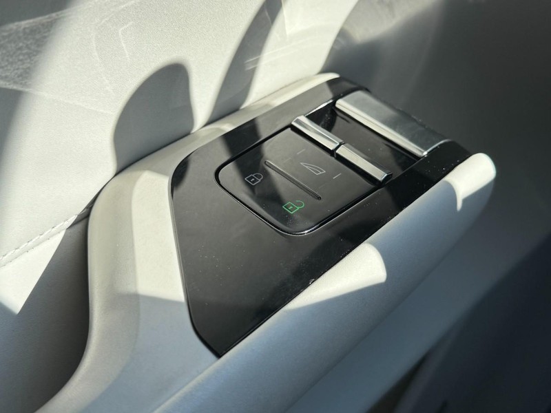 Volvo EX90 Vehicle Full-screen Gallery Image 22