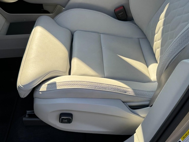 Volvo EX90 Vehicle Full-screen Gallery Image 23