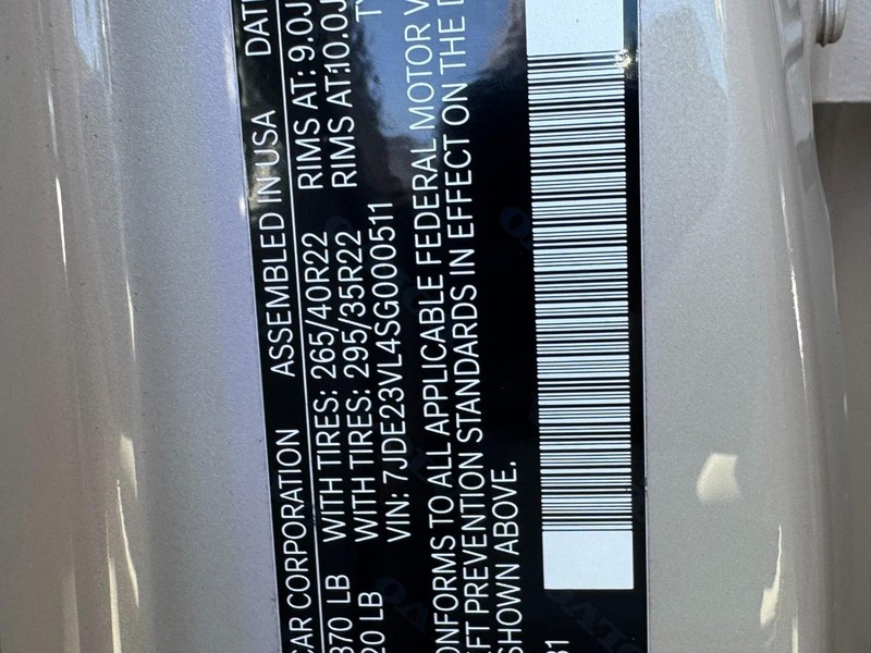 Volvo EX90 Vehicle Full-screen Gallery Image 24