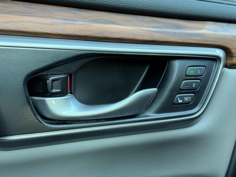 Honda CR-V Hybrid Vehicle Full-screen Gallery Image 16