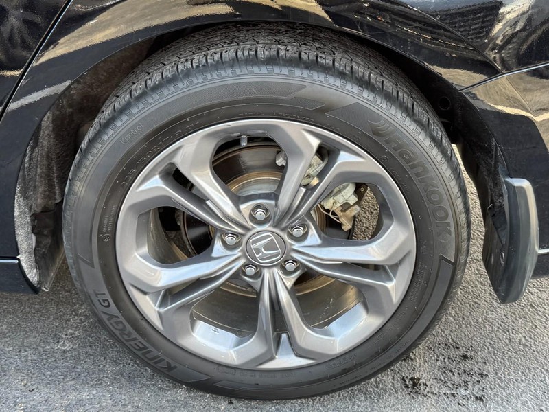 Honda Accord Hybrid Vehicle Full-screen Gallery Image 07