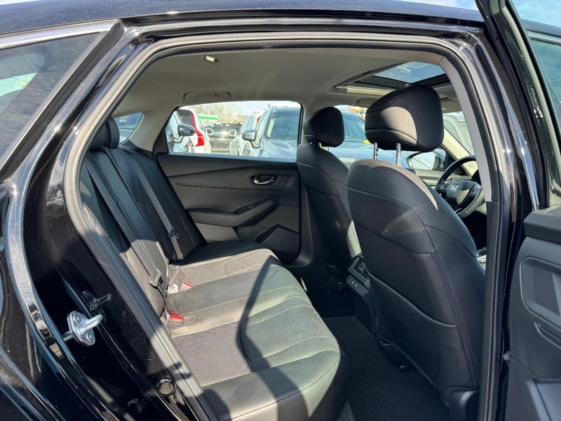 Honda Accord Hybrid Vehicle Full-screen Gallery Image 10