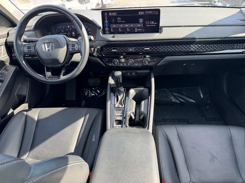 Honda Accord Hybrid Vehicle Full-screen Gallery Image 11