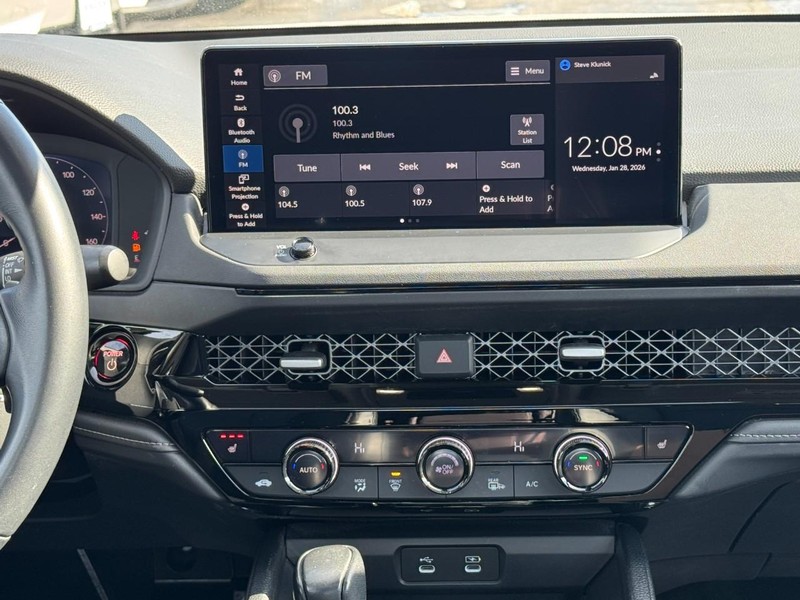 Honda Accord Hybrid Vehicle Full-screen Gallery Image 13