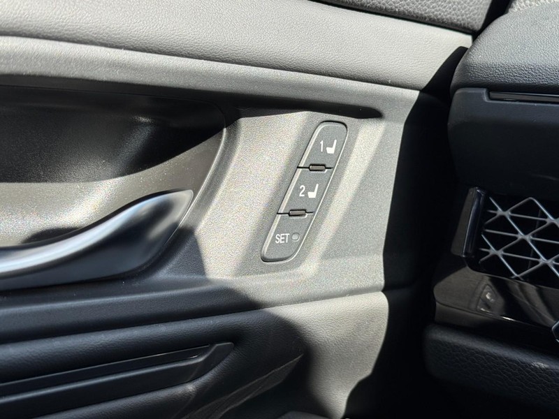 Honda Accord Hybrid Vehicle Full-screen Gallery Image 16