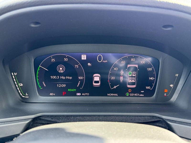 Honda Accord Hybrid Vehicle Full-screen Gallery Image 19