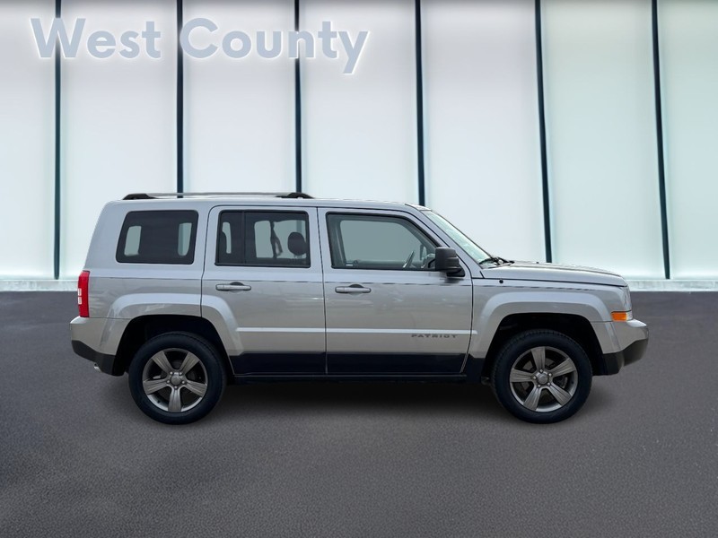 Jeep Patriot Vehicle Full-screen Gallery Image 02
