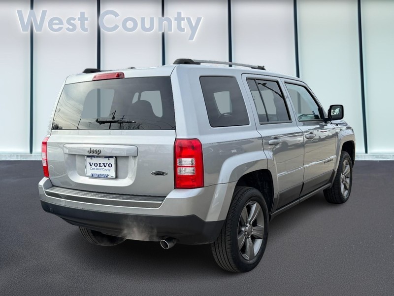 Jeep Patriot Vehicle Full-screen Gallery Image 03