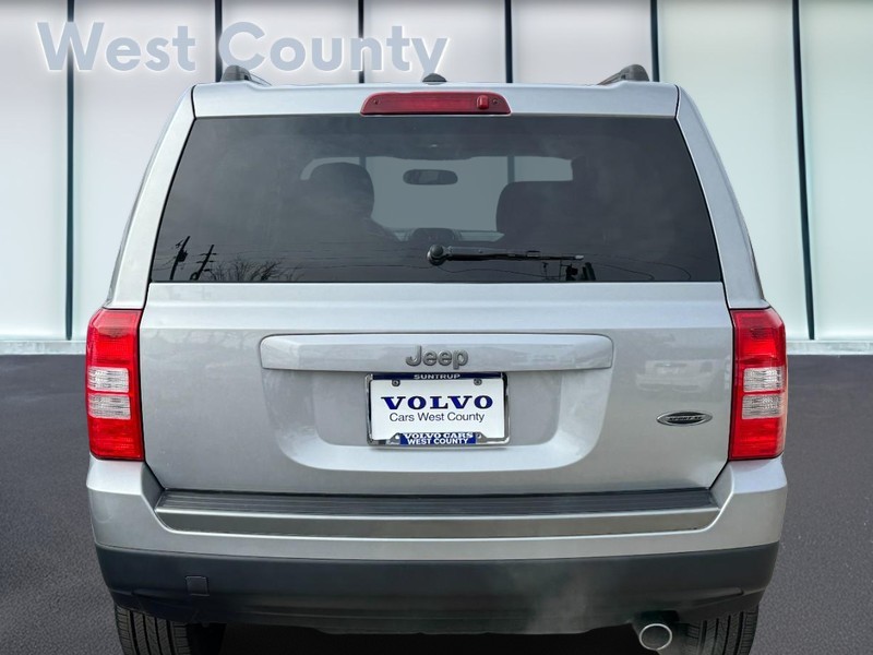 Jeep Patriot Vehicle Full-screen Gallery Image 05