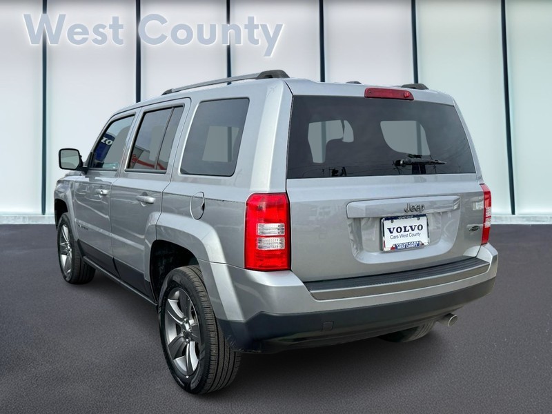 Jeep Patriot Vehicle Full-screen Gallery Image 06